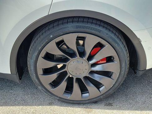 Used 2022 Tesla Model Y Performance AWD/4WD image 11