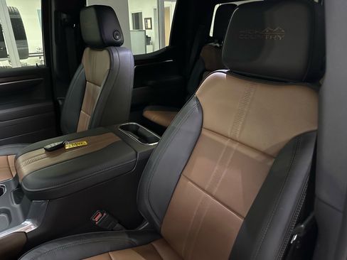 Used 2025 Chevrolet Silverado 1500 High Country w/ High Country Premium Package image 22