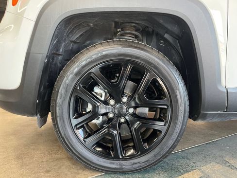 Used 2023 Jeep Renegade Altitude w/ Sun/Sound Group AWD/4WD image 26
