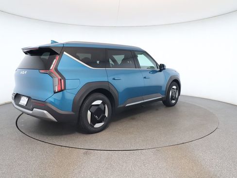 Used 2024 Kia EV9 Wind image 5