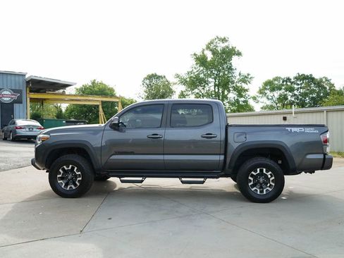 Used 2022 Toyota Tacoma TRD Off-Road w/ Technology Package image 19