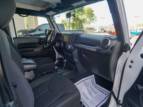 Used 2017 Jeep Wrangler Sport w/ Connectivity Group AWD/4WD image 19