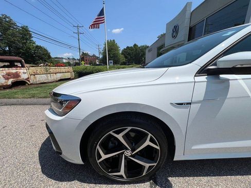 Certified 2022 Volkswagen Passat 2.0T R-Line FWD image 10