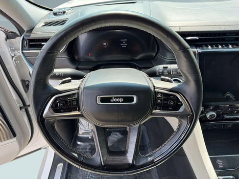 Used 2023 Jeep Grand Cherokee Overland w/ Adv Protech Group III AWD/4WD image 11