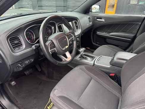Used 2017 Dodge Charger SXT image 5
