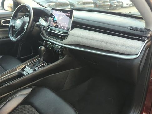 Certified 2022 Jeep Compass Latitude w/ Convenience Group image 34