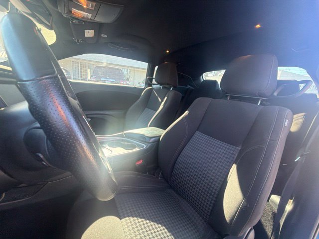 Used 2022 Dodge Challenger SXT w/ Driver Convenience Group RWD image 10