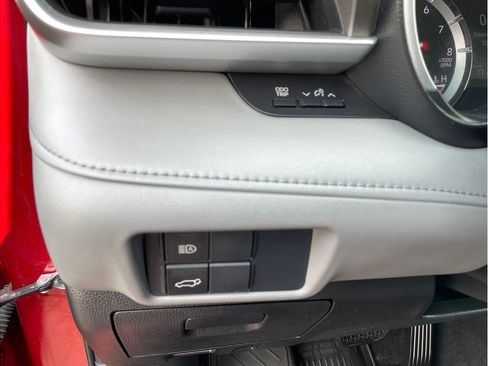 Used 2021 Toyota Highlander XLE AWD/4WD image 12