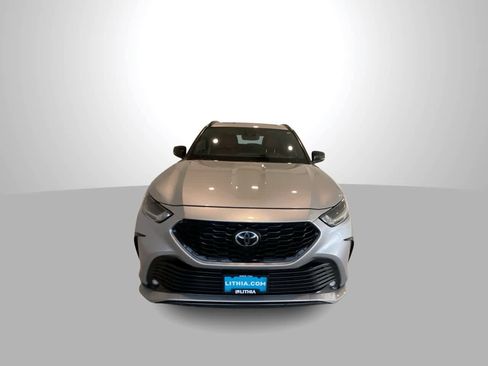 Used 2022 Toyota Highlander XSE image 3