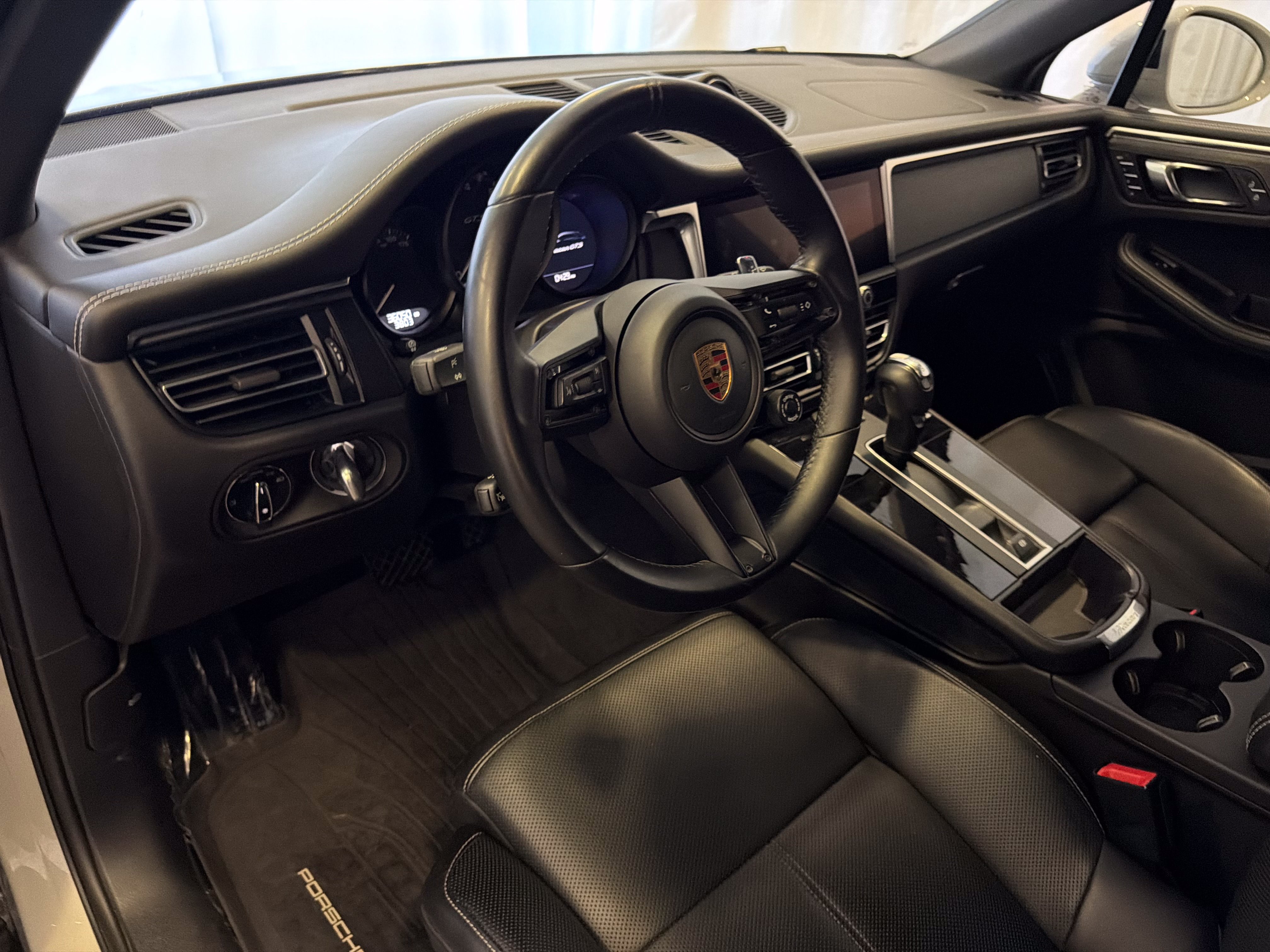 Certified 2024 Porsche Macan GTS AWD/4WD image 4