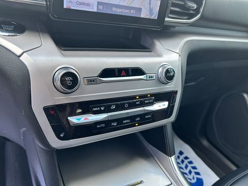 Used 2023 Ford Explorer XLT w/ Equipment Group 202A image 31