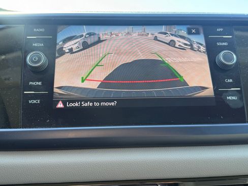 Used 2022 Volkswagen Taos SE image 25