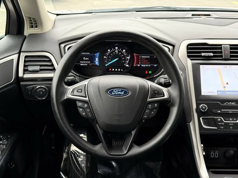 Used 2020 Ford Fusion SE FWD image 24