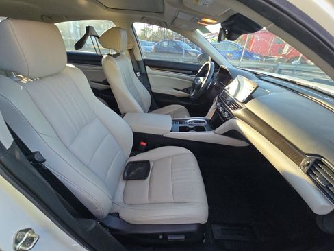 Used 2019 Honda Accord Touring image 10