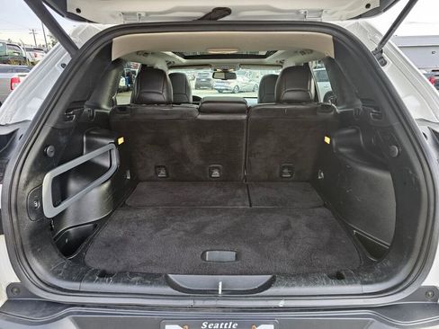 Used 2018 Jeep Cherokee Latitude Plus w/ Comfort/Convenience Group image 13