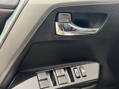 Used 2016 Toyota RAV4 SE image 16