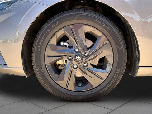 Used 2022 Hyundai Elantra SEL FWD image 19