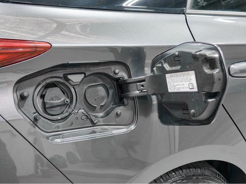 Used 2017 Toyota Prius Prime Plus FWD image 5