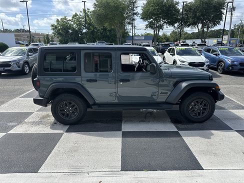 Used 2025 Jeep Wrangler Unlimited Sport AWD/4WD image 3