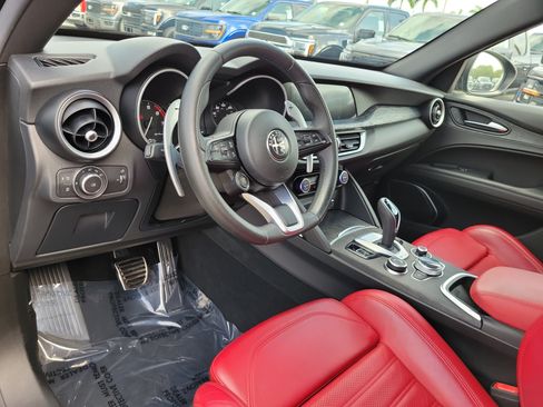 Used 2023 Alfa Romeo Stelvio Sprint RWD image 13