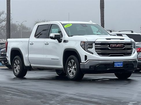 Used 2024 GMC Sierra 1500 SLT image 2