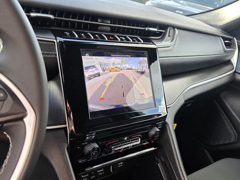 New 2025 Jeep Grand Cherokee Laredo image 14