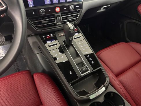 Certified 2026 Porsche Macan AWD/4WD image 24
