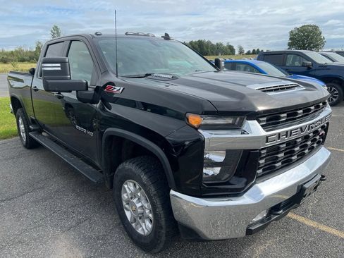 Used 2021 Chevrolet Silverado 2500 LT w/ Convenience Package AWD/4WD image 2