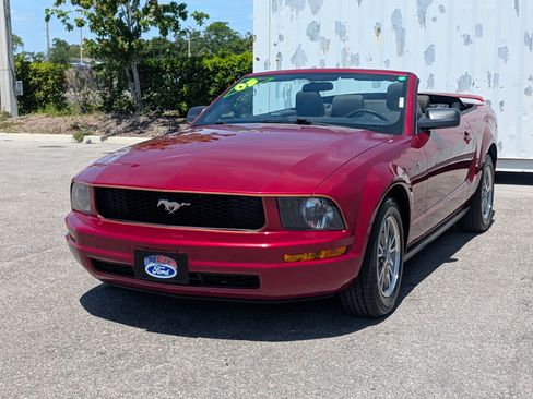Used 2005 Ford Mustang Deluxe image 7