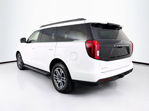 Used 2025 Ford Expedition Active AWD/4WD image 5