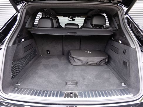 Certified 2023 Porsche Cayenne Turbo S AWD/4WD image 28