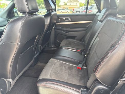 Used 2018 Ford Explorer XLT w/ Equipment Group 202A AWD/4WD image 25
