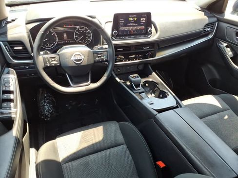 Used 2025 Nissan Rogue SV FWD image 25