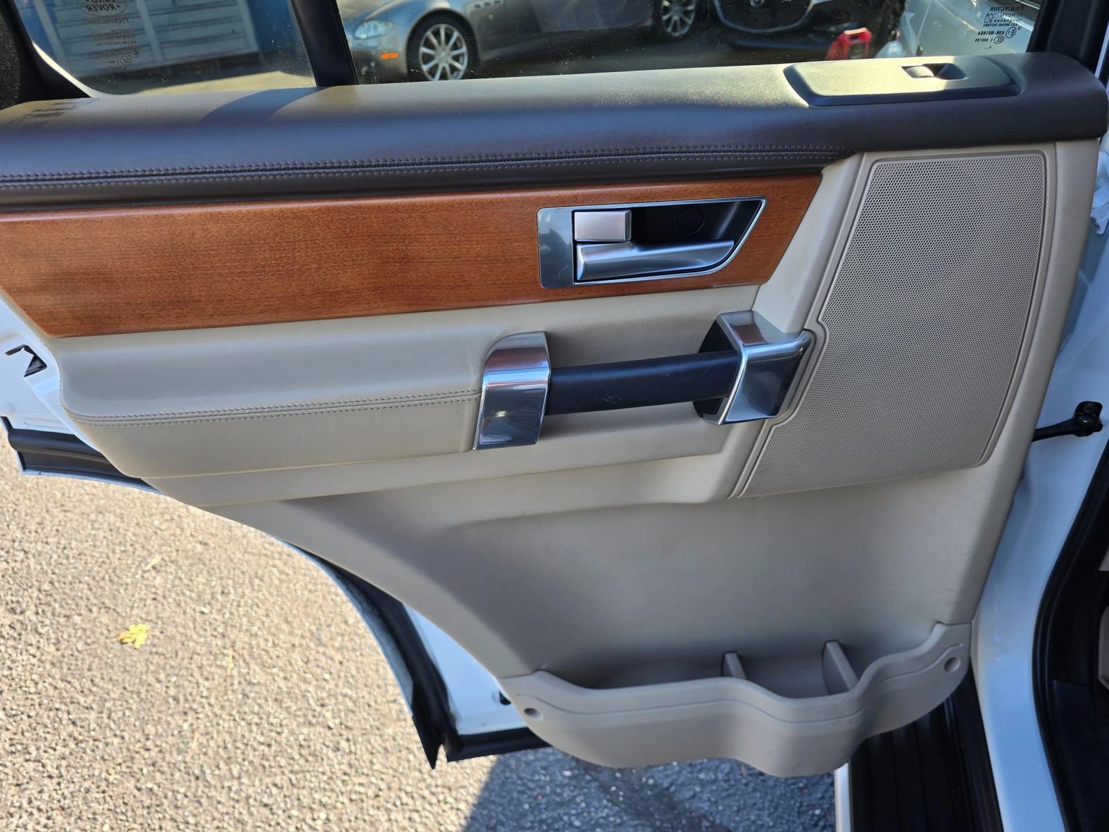 Used 2015 Land Rover LR4 HSE LUX AWD/4WD image 16