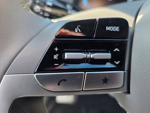 Certified 2025 Hyundai Elantra Sport image 20