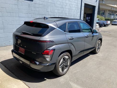 Used 2024 Hyundai Kona Limited FWD image 3