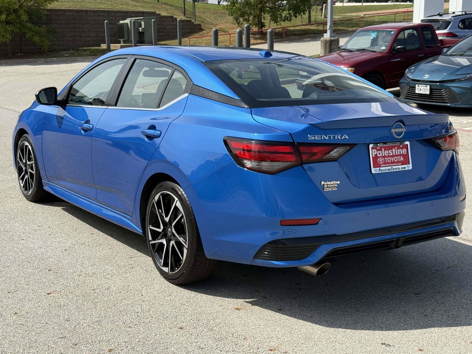 Used 2025 Nissan Sentra SR FWD image 7