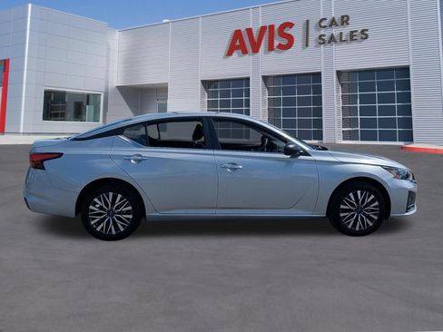 Used 2025 Nissan Altima 2.5 SV AWD/4WD image 5