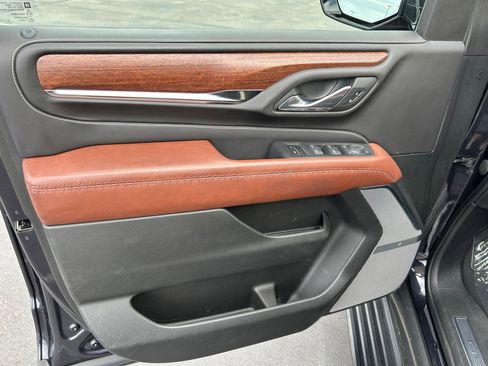 Used 2023 GMC Yukon XL Denali Ultimate image 9