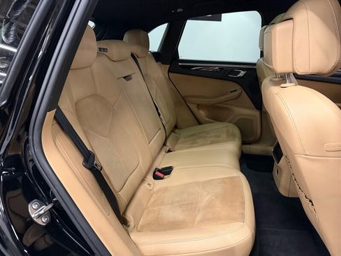Used 2018 Porsche Macan image 36