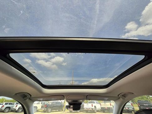 New 2026 Buick Envision Avenir image 17