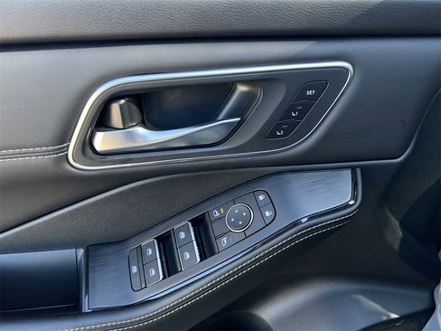 Certified 2025 Nissan Rogue Platinum w/ Tech Package image 23