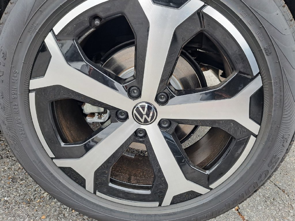 Used 2026 Volkswagen Tiguan SE AWD/4WD image 25
