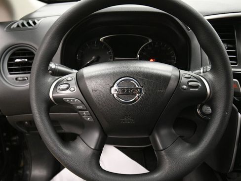 Used 2019 Nissan Pathfinder S image 13