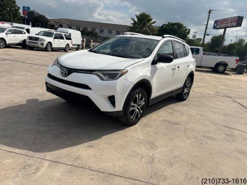 Used 2016 Toyota RAV4 LE FWD image 3