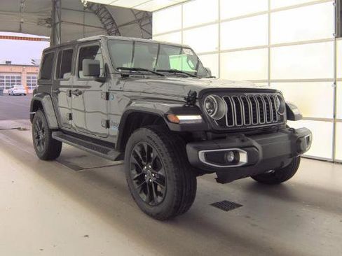 Used 2025 Jeep Wrangler Unlimited Sahara AWD/4WD image 1