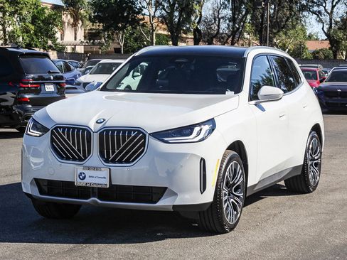 Used 2025 BMW X3 xDrive30i w/ Premium Package image 3