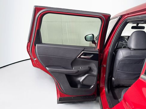 Used 2024 Mitsubishi Outlander SE image 27