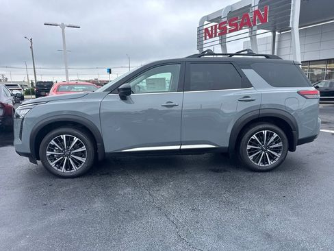 New 2026 Nissan Pathfinder Platinum AWD/4WD image 2