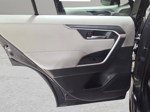 Used 2020 Toyota RAV4 XLE image 12